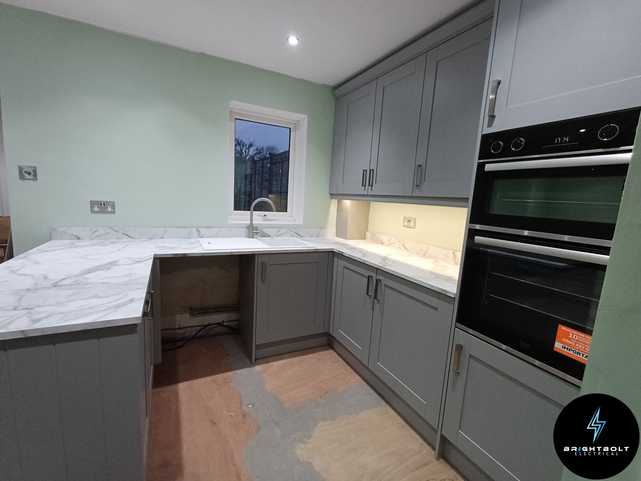 Stroud kitchen corner with double oven
