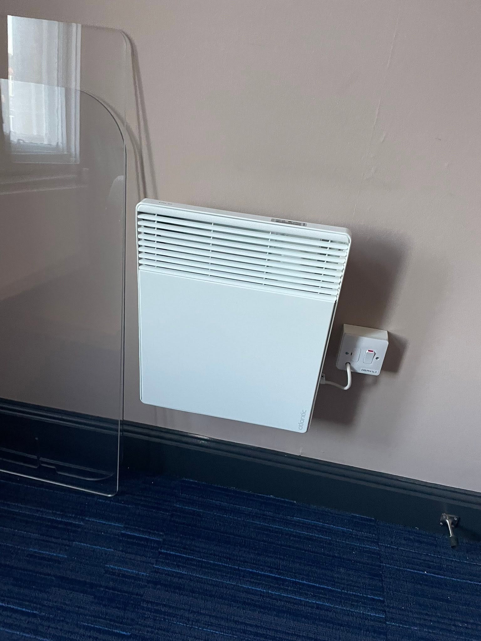 Wall heater fitted in an office